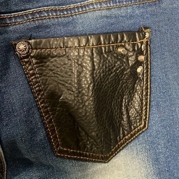 seductions FD Jeans with Studs & Skull Studs Distressed Women's/Junior's Size 3 - Picture 5 of 10